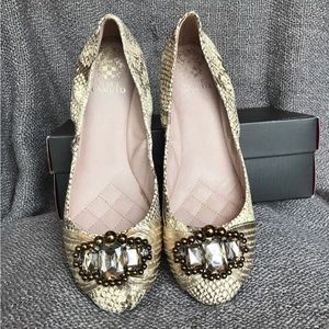 VINCE CAMUTO Stelli Flats in Gold Goddess women’s sz 10